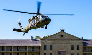 Sau khi loại tàu ngầm Pháp, Australia lại loại trực thăng châu Âu để mua của Mỹ