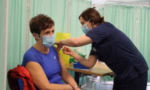 Biến thể virus tại Ấn Độ có thể lan ‘như cháy rừng’ ở người chưa tiêm ngừa COVID-19 