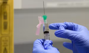 Các nước nghèo dễ bị tổn thương trong cuộc đua phát triển vaccine COVID-19