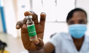 Lý do nhà sản xuất vaccine COVID-19 lớn nhất Ấn Độ cắt giảm 50% sản lượng