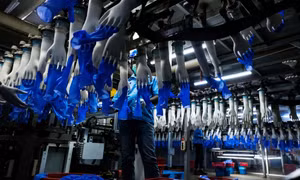 Dịch COVID-19: Các bệnh viện trên thế giới thiếu găng tay cao su