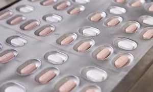 Thuốc kháng COVID-19 của Pfizer và Meck: Ai có thể dùng và dùng ở thời điểm nào?