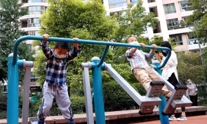 Chùm ảnh người dân Thượng Hải mừng rỡ trong ngày đầu tiên bỏ phong tỏa