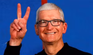 Tim Cook nhận ‘mưa tiền thưởng’ 750 triệu USD sau 10 năm chèo lái Apple