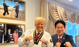 Ông Donald Trump nhận cửu đẳng huyền đai Taekwondo, ngang hàng ông Putin