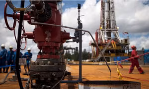 Nhận định về khả năng Mỹ dỡ lệnh trừng phạt dầu thô Venezuela