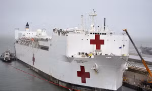 Khám phá siêu tàu bệnh viện USNS Comfort mới tới giải cứu New York