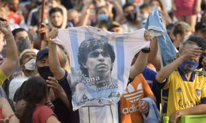 Maradona tiết lộ mong ước lớn nhất cuối đời: Được sống bên mẹ thêm một ngày