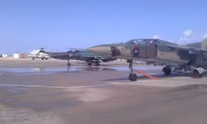 Tiêm kích MiG-21 đang bay diễu binh bỗng lao xuống đất, phi công tử nạn