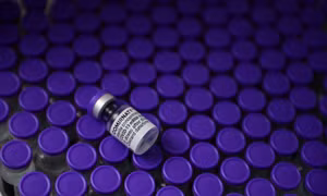 Mỹ đặt mua thêm 200 triệu liều vaccine Pfizer đề phòng phải chích mũi thứ 3