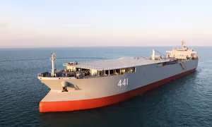 Mỹ giám sát chặt hai tàu chiến Iran nghi đang trên hành trình tới Venezuela