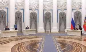Phe đối lập miền đông Ukraine phê chuẩn ‘Hiệp ước hữu nghị’ với Nga