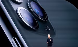 Apple mất 450 tỉ USD sau khi cán mốc giá trị vốn hóa hơn 2.000 tỉ USD