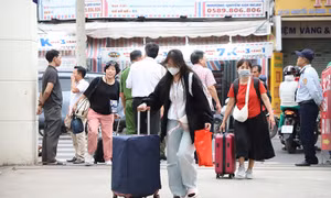 Đường sắt trung chuyển khách sau sự cố sà lan va cầu Ghềnh tại Biên Hòa