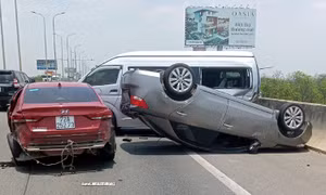 Ba xe ô tô va chạm liên hoàn trên cao tốc TP Hồ Chí Minh - Long Thành - Dầu Giây