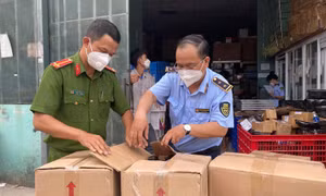 TP Hồ Chí Minh: Phát hiện hàng chục ngàn sản phẩm mỹ phẩm, gia dụng không rõ nguồn gốc