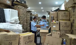 Thu giữ hơn 161.000 sản phẩm chức năng, mỹ phẩm nhập lậu