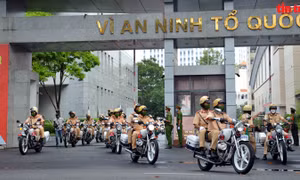 Công an TP Hồ Chí Minh ra quân đảm bảo an toàn giao thông dịp lễ 30/4-1/5