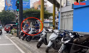 TP Hồ Chí Minh: ‘Quây’ vỉa hè trước trường học để thu tiền trông giữ xe
