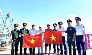 Cảnh sát biển tuyên truyền chống khai thác bất hợp pháp IUU