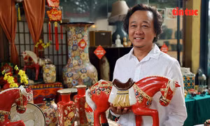 Làng nghề gốm ‘đỏ lửa’ với… ngựa