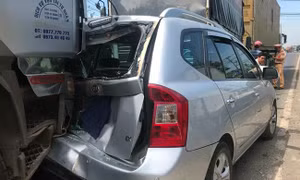 4 ô tô đâm nhau liên hoàn trên quốc lộ 1A, 2 người bị thương 