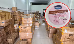 TP Hồ Chí Minh triệt phá 'công xưởng' sản xuất mỹ phẩm giả quy mô lớn giữa khu dân cư