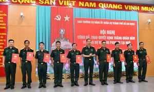 Trên 170 sĩ quan dự bị được thăng quân hàm tại TP Hồ Chí Minh
