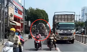 TP Hồ Chí Minh: Xử phạt lái xe bồn trộn bê tông đi ngược chiều trên Tỉnh lộ 8