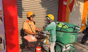 TP Hồ Chí Minh: Phạt nguội 192 trường hợp đi xe máy trên vỉa hè