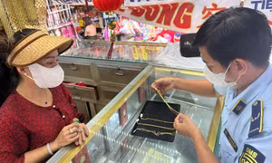 TP Hồ Chí Minh: Đồng loạt kiểm tra tiệm vàng, phát hiện nhiều dây chuyền không rõ nguồn gốc 
