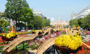 Phân luồng giao thông phục vụ thi công Đường hoa Nguyễn Huệ 2020
