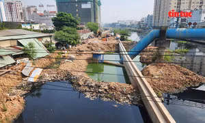 Công trường kênh Tham Lương-Bến Cát-rạch Nước Lên ngổn ngang, vắng bóng công nhân