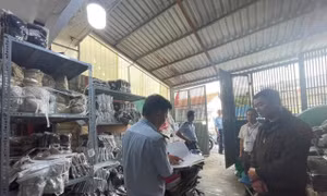 TP Hồ Chí Minh: Tạm giữ 1.500 áo khoác không rõ nguồn gốc được rao bán trên mạng xã hội