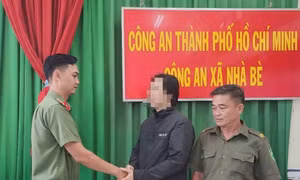 Công an xã Nhà Bè kịp thời cứu người nước ngoài nhảy sông