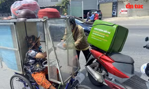 Xe 'cơm di động miễn phí' đến tận tay người nghèo TP Hồ Chí Minh trong mùa dịch