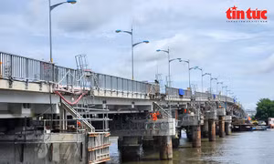 TP Hồ Chí Minh: Cầu Bình Triệu 1 đã nâng lên hơn 70 cm bằng công nghệ hiện đại