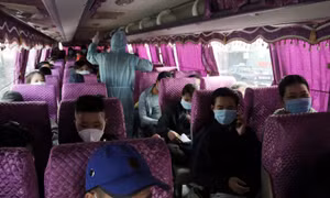 TP Hồ Chí Minh huy động hàng chục xe khách, xe tải để đưa người dân về quê