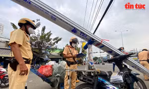 CSGT TP Hồ Chí Minh mở cao điểm xử phạt xe bán hàng rong, ba gác