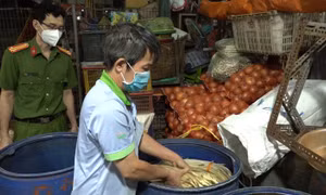 TP Hồ Chí Minh: Phát hiện gần 2 tấn ngó sen, măng dùng hóa chất để tẩy trắng