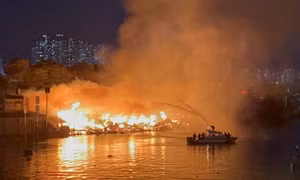 TP Hồ Chí Minh: Cháy lớn dãy nhà ven kênh Tàu Hủ