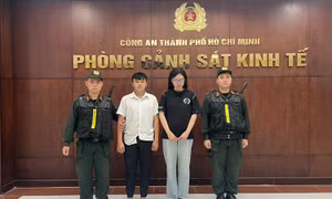 Thu giữ gần 2.000 sản phẩm giả mạo nhãn hiệu nổi tiếng tại TP Hồ Chí Minh