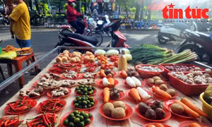 Chợ đĩa 10.000 đồng: Nơi giữ ấm bữa cơm công nhân