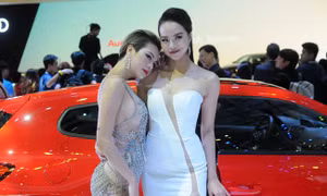 Ngắm dàn ‘chân dài’ nóng bỏng tại triển lãm ô tô Việt Nam 2018