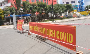 Thành phố Hồ Chí Minh: Bắt giữ đối tượng làm giả và bán các loại giấy tờ để 'thông chốt'