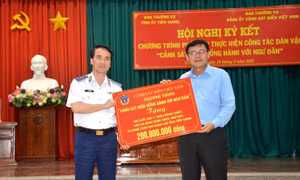 Cảnh sát biển Việt Nam thực hiện công tác dân vận với tỉnh Bạc Liêu và Tiền Giang