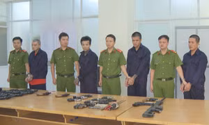TP Hồ Chí Minh: Triệt phá đường dây tàng trữ, mua bán trái phép vũ khí quân dụng 