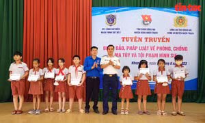 Đoàn trinh sát số 2 tuyên truyền tháng hành động phòng, chống ma túy