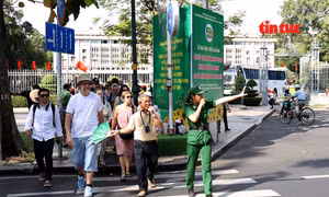 TP Hồ Chí Minh: Những 'đại sứ du lịch' áo xanh mang lại sự an tâm cho du khách