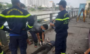 Tìm thấy thi thể người đàn ông rơi xuống cầu Kênh Tẻ